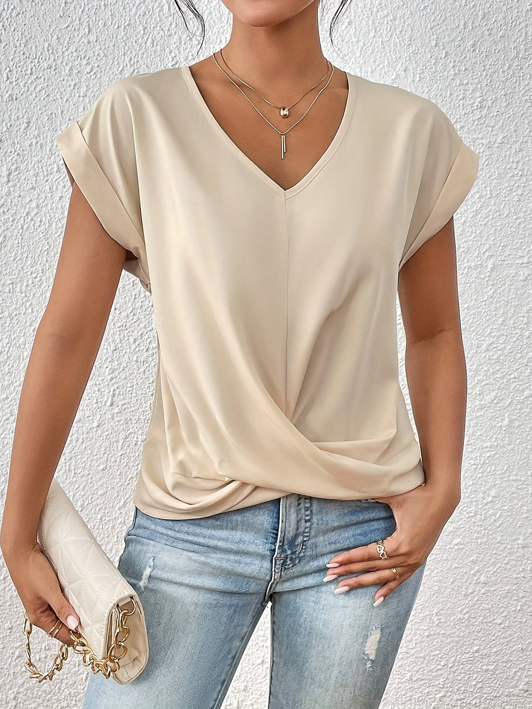 Gigi – Schickes Top mit Knoten und V-Ausschnitt