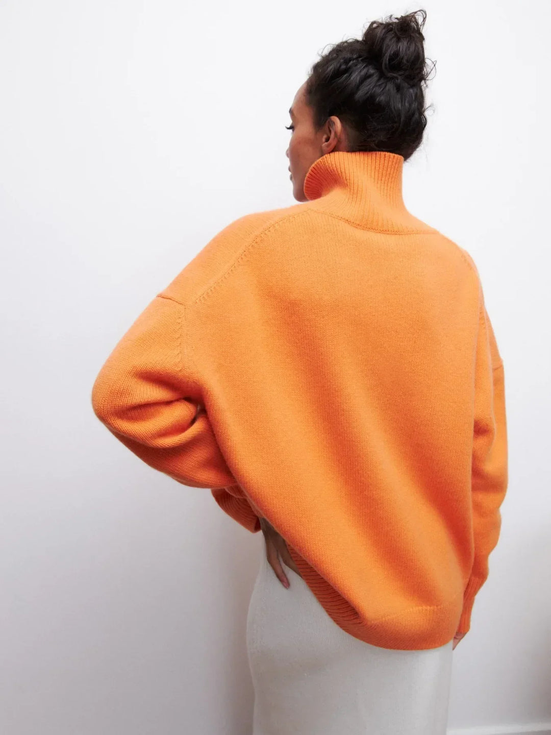 Olivia - Pullover mit Schildkrötenkette