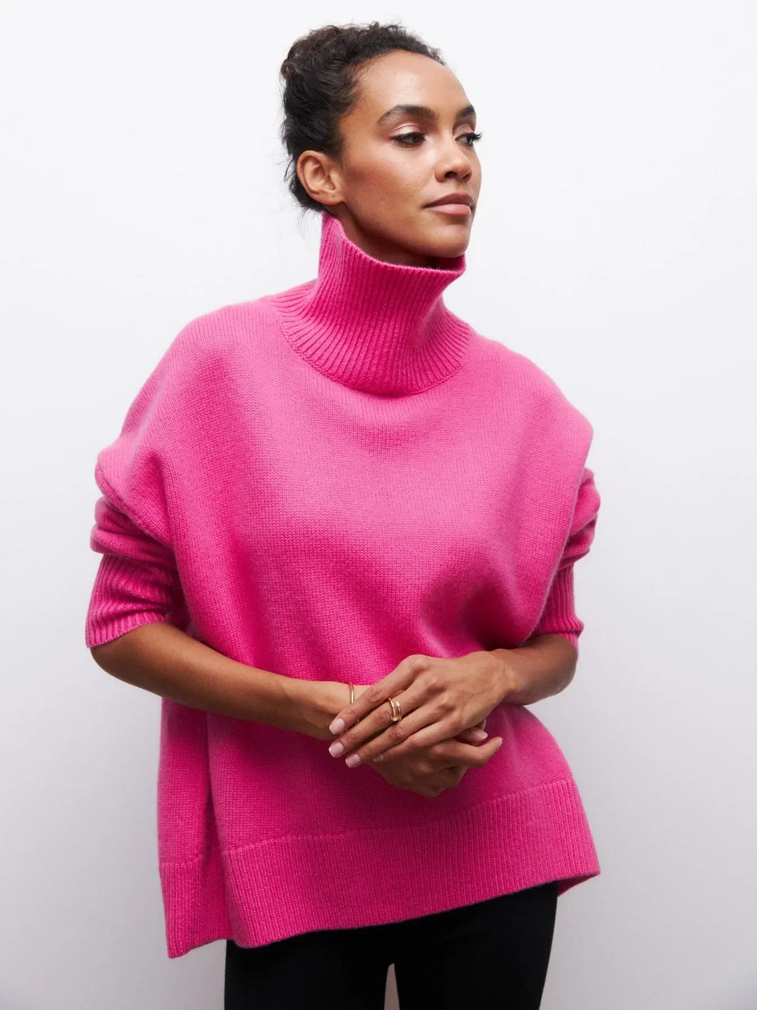 Olivia - Pullover mit Schildkrötenkette