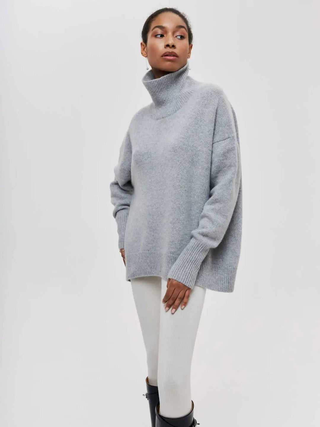 Olivia - Pullover mit Schildkrötenkette
