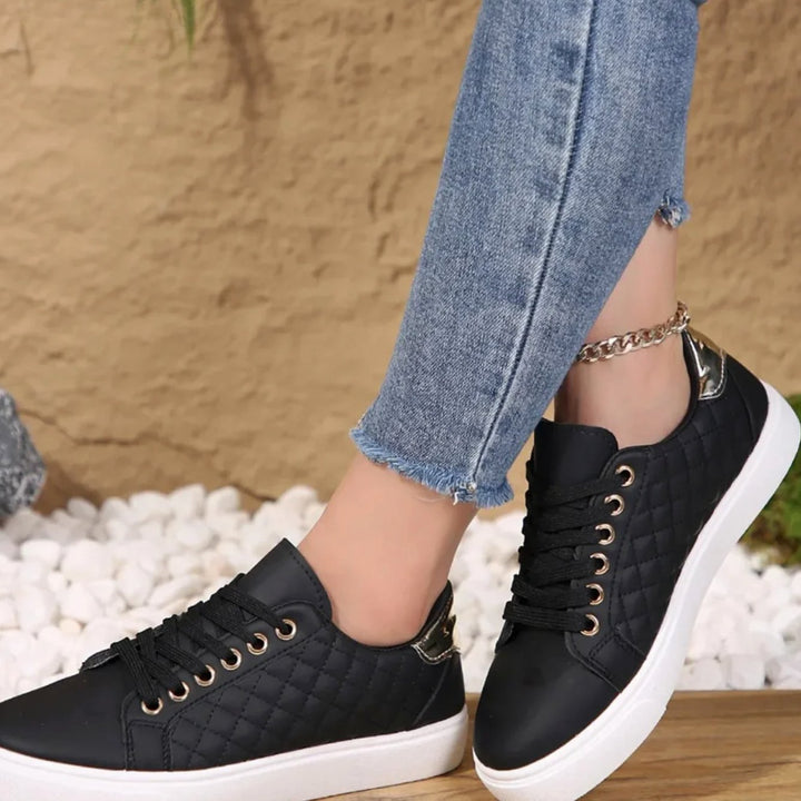 Damen Gesteppte Schnürsneaker mit Golddetails Flache Plateau-Sohle - Schwarz