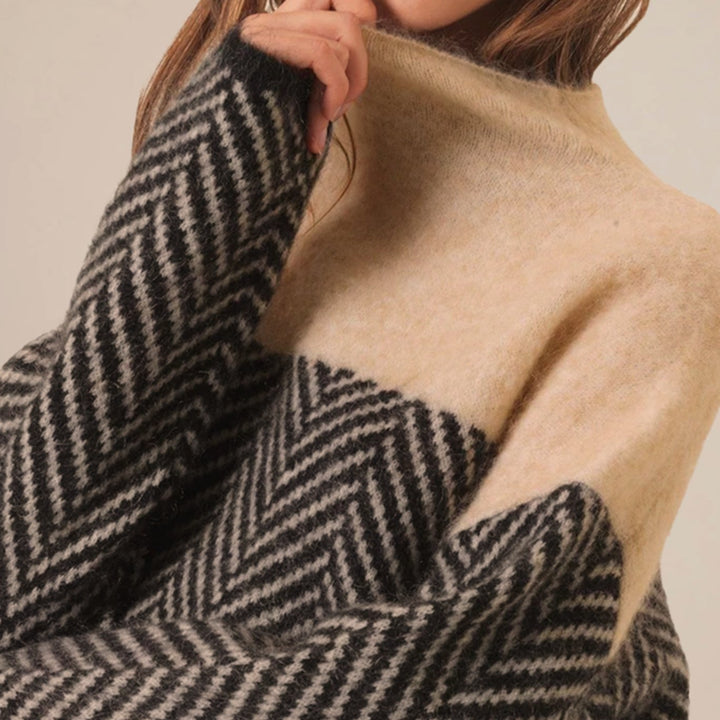 Damen Oversize-Strickpullover mit hohem Kragen im Fischgrätmuster