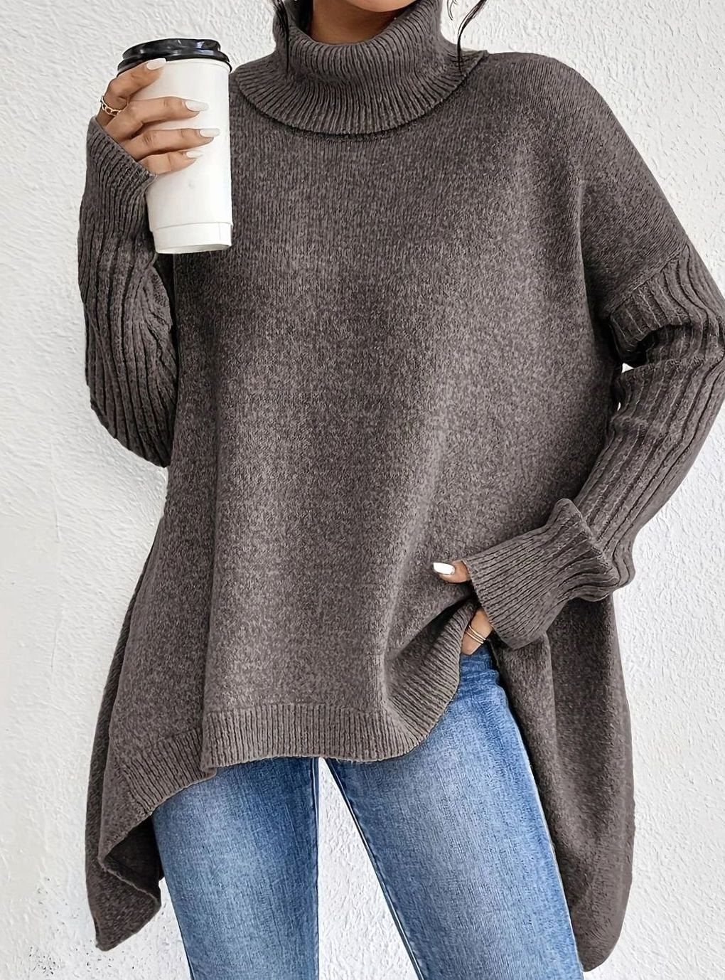 Damen Oversized Rollkragenpullover mit hohem Kragen asymmetrischem Saum - Hellbraun