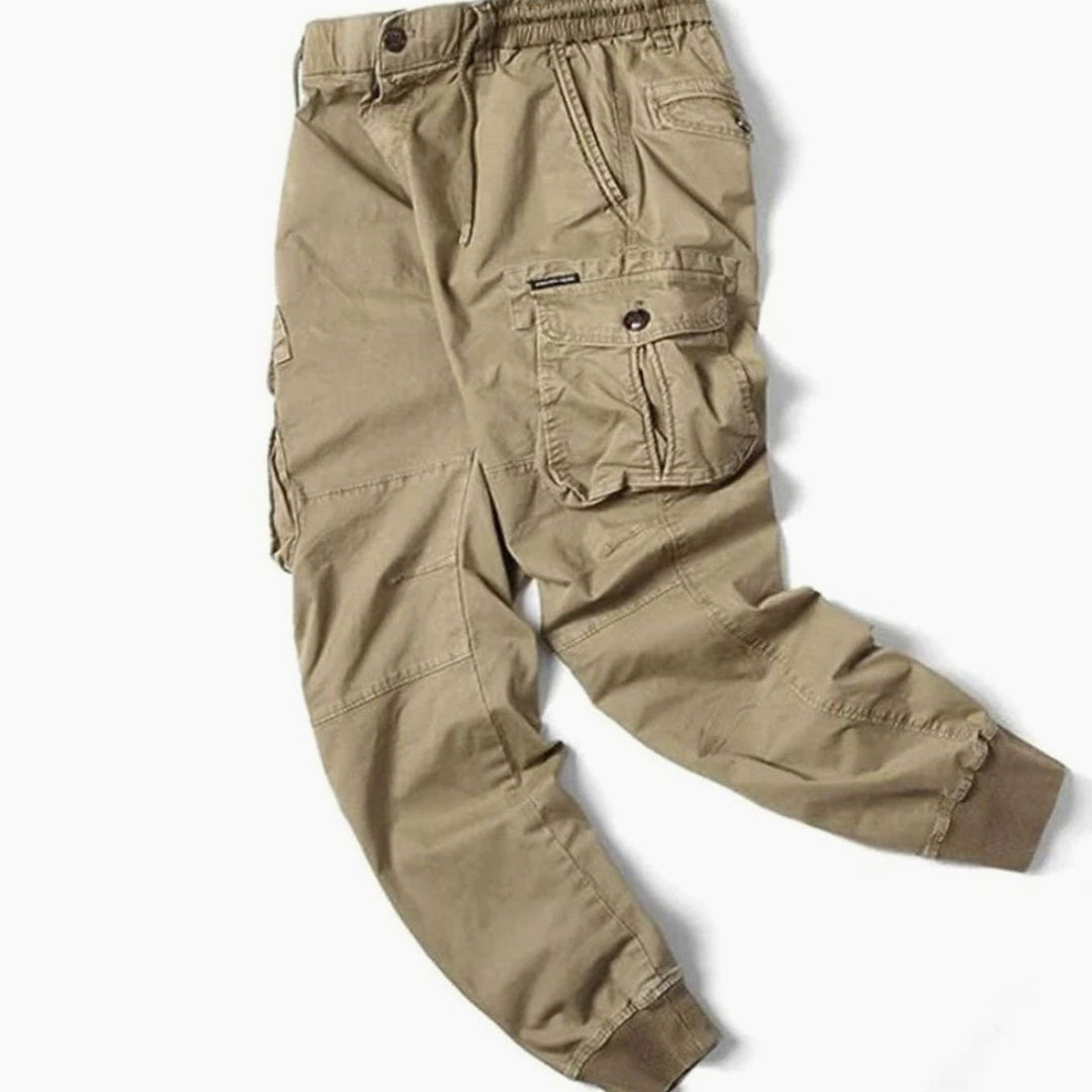 Herren Cargo-Jogger mit schmal zulaufender Passform und Cargotaschen