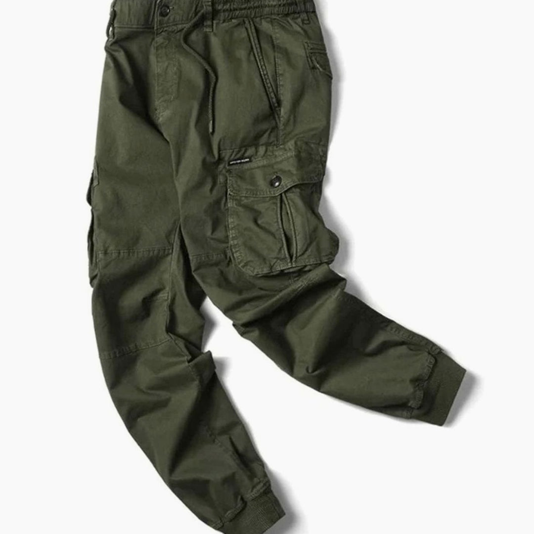 Herren Cargo-Jogger mit schmal zulaufender Passform und Cargotaschen