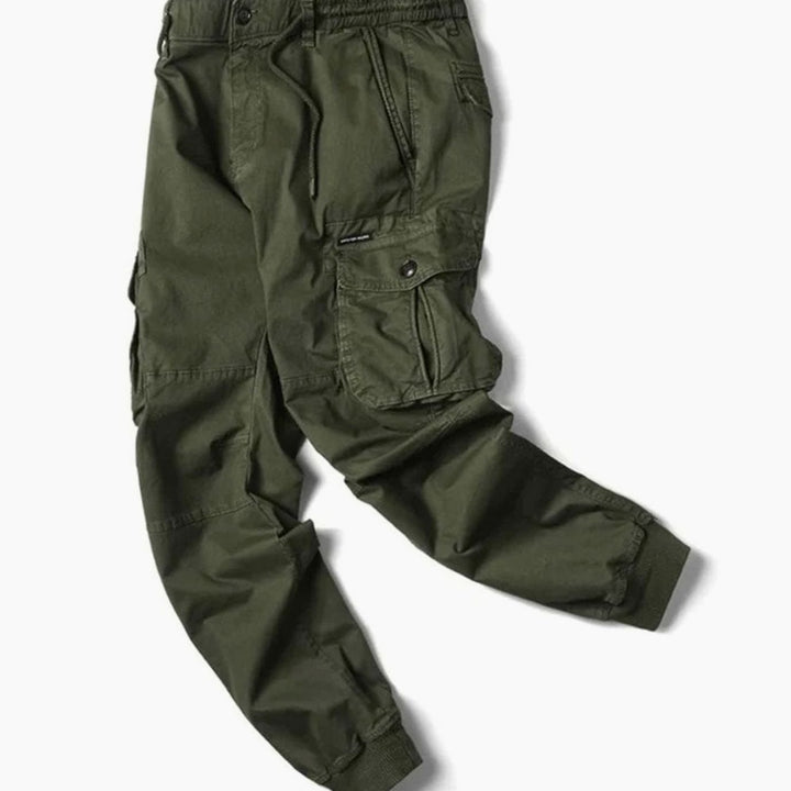 Herren Cargo-Jogger mit schmal zulaufender Passform und Cargotaschen