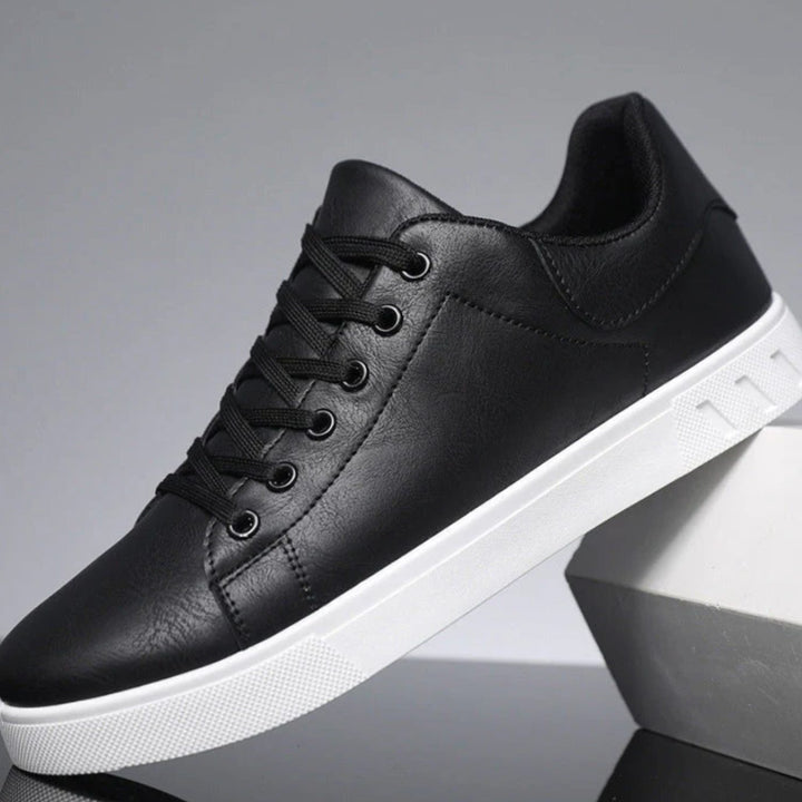 Herren Freizeit-Sneaker mit Schnürung Kunstleder weißer Sohle - Schwarz