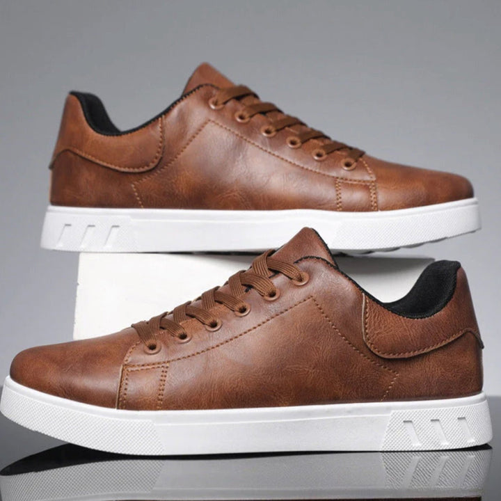 Herren Freizeit-Sneaker mit Schnürung Kunstleder weißer Sohle - Braun