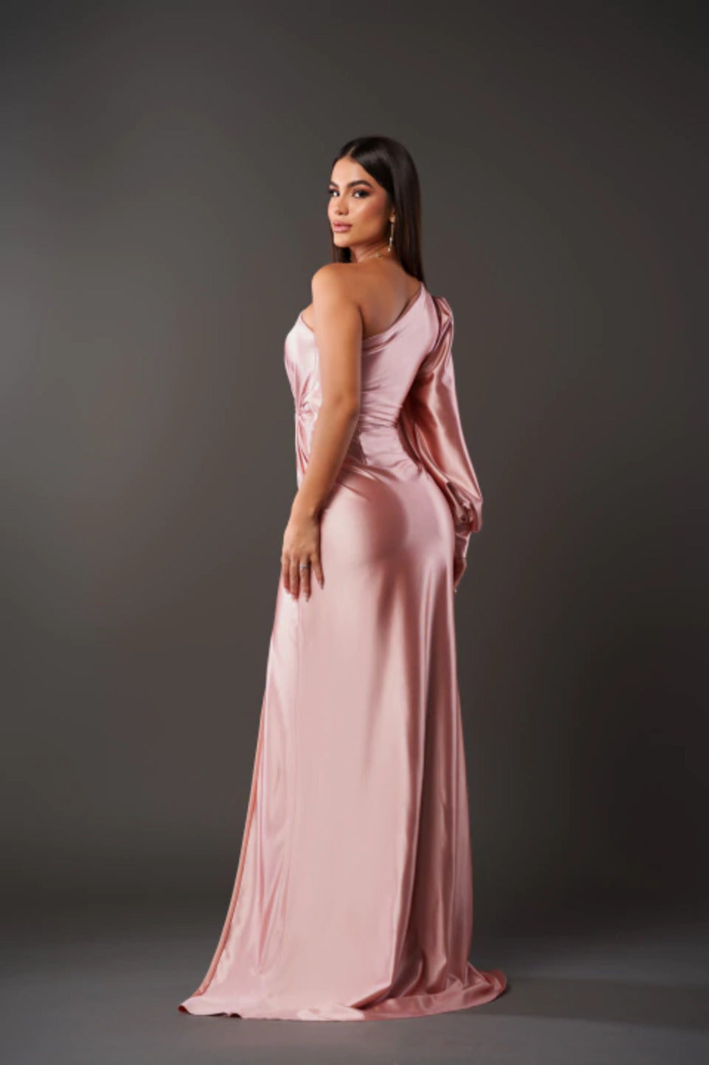 KYARA – Elegantes und raffiniertes Kleid